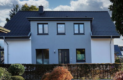 Dachaufstockung und Sanierung zum Effizienzhaus nahe Bremen in Niedersachsen Dachaufstockung und Sanierung zum Effizienzhaus nahe Bremen in Niedersachsen
