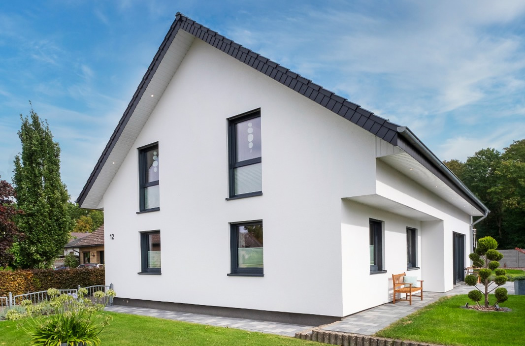 Erweitertes und modernisiertes Fertighaus